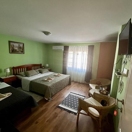 Apartman Simona Vrdnik Buitenkant foto