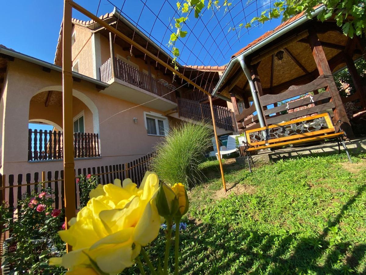 Apartman Simona Vrdnik Buitenkant foto