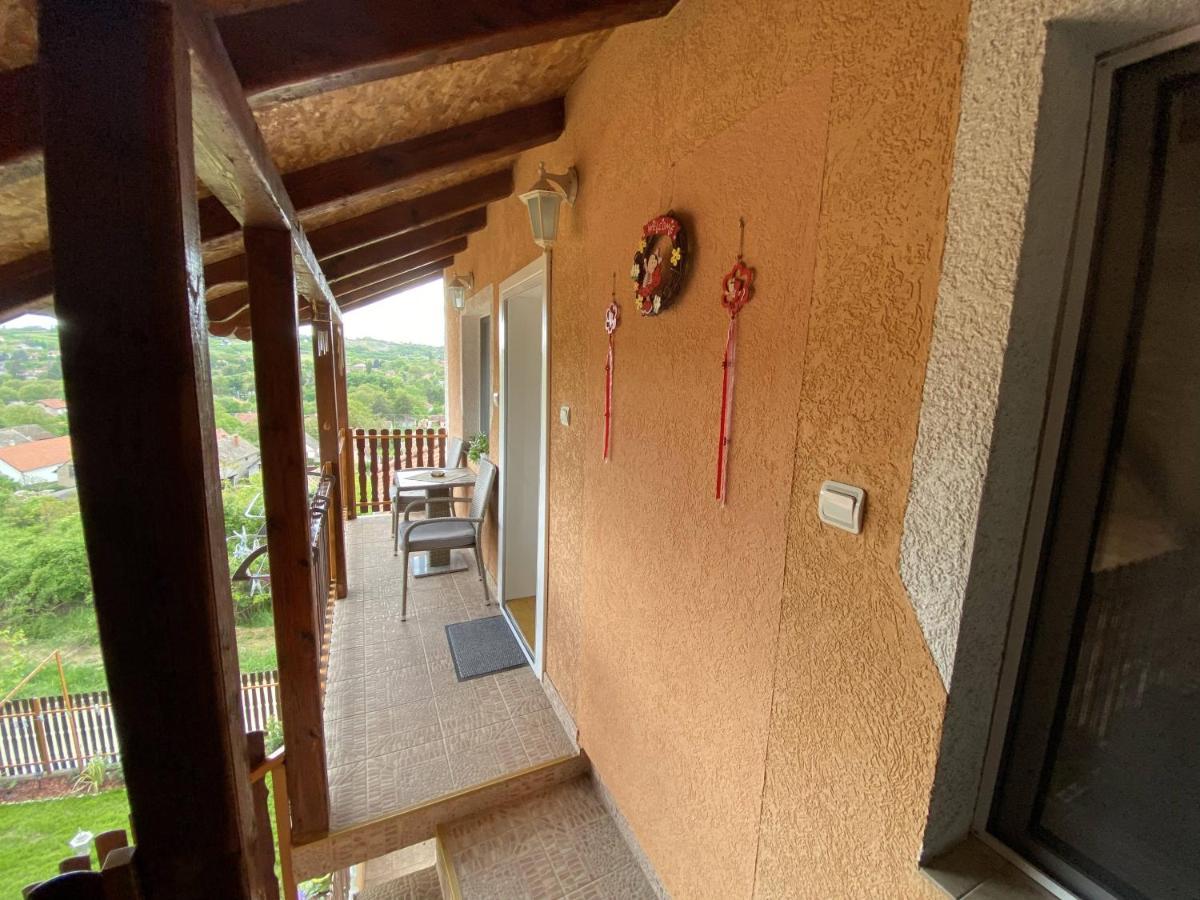 Apartman Simona Vrdnik Buitenkant foto