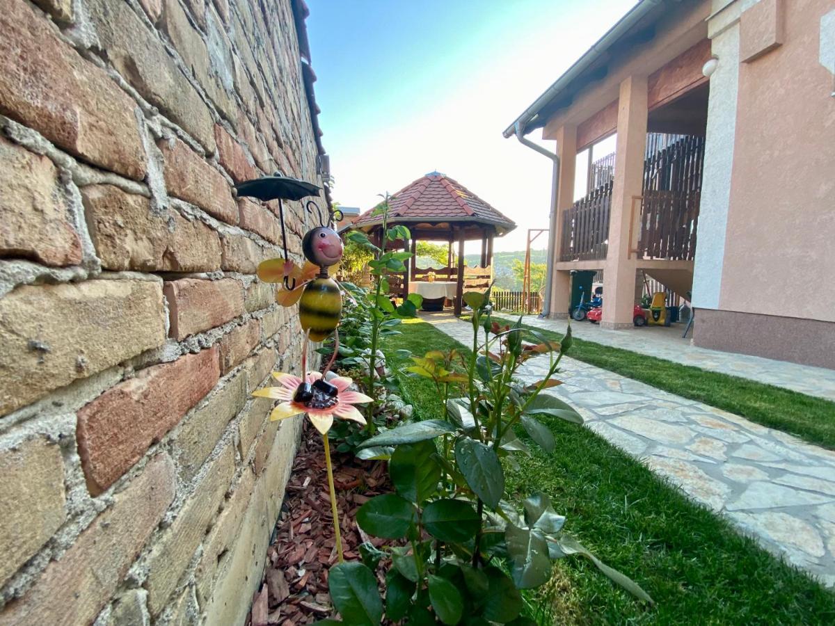 Apartman Simona Vrdnik Buitenkant foto