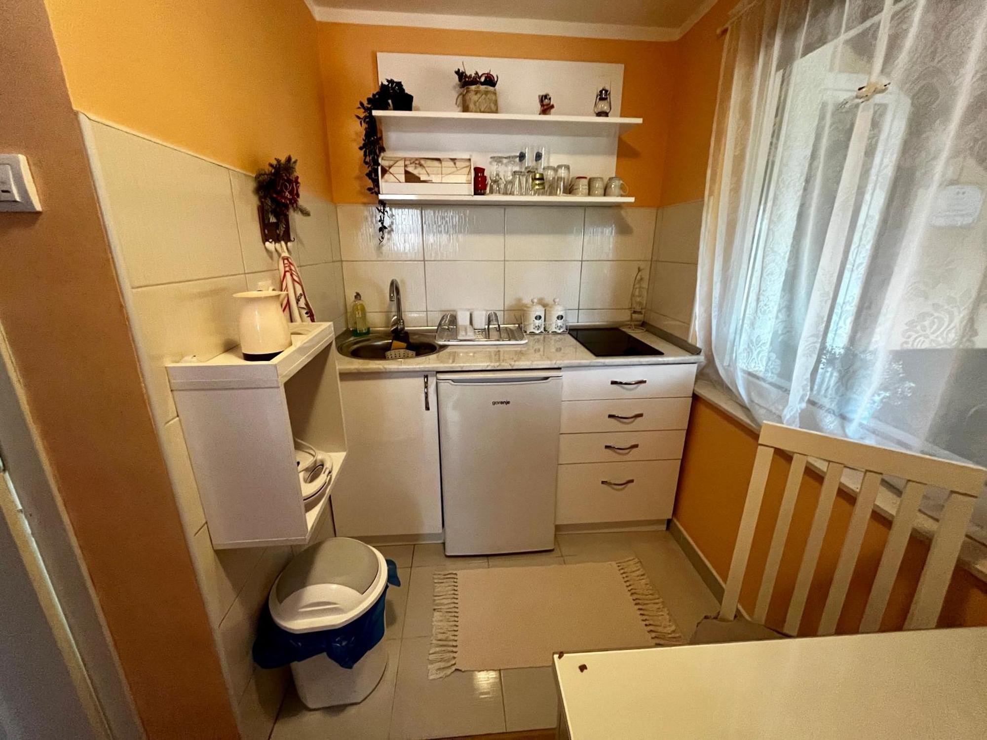 Apartman Simona Vrdnik Buitenkant foto