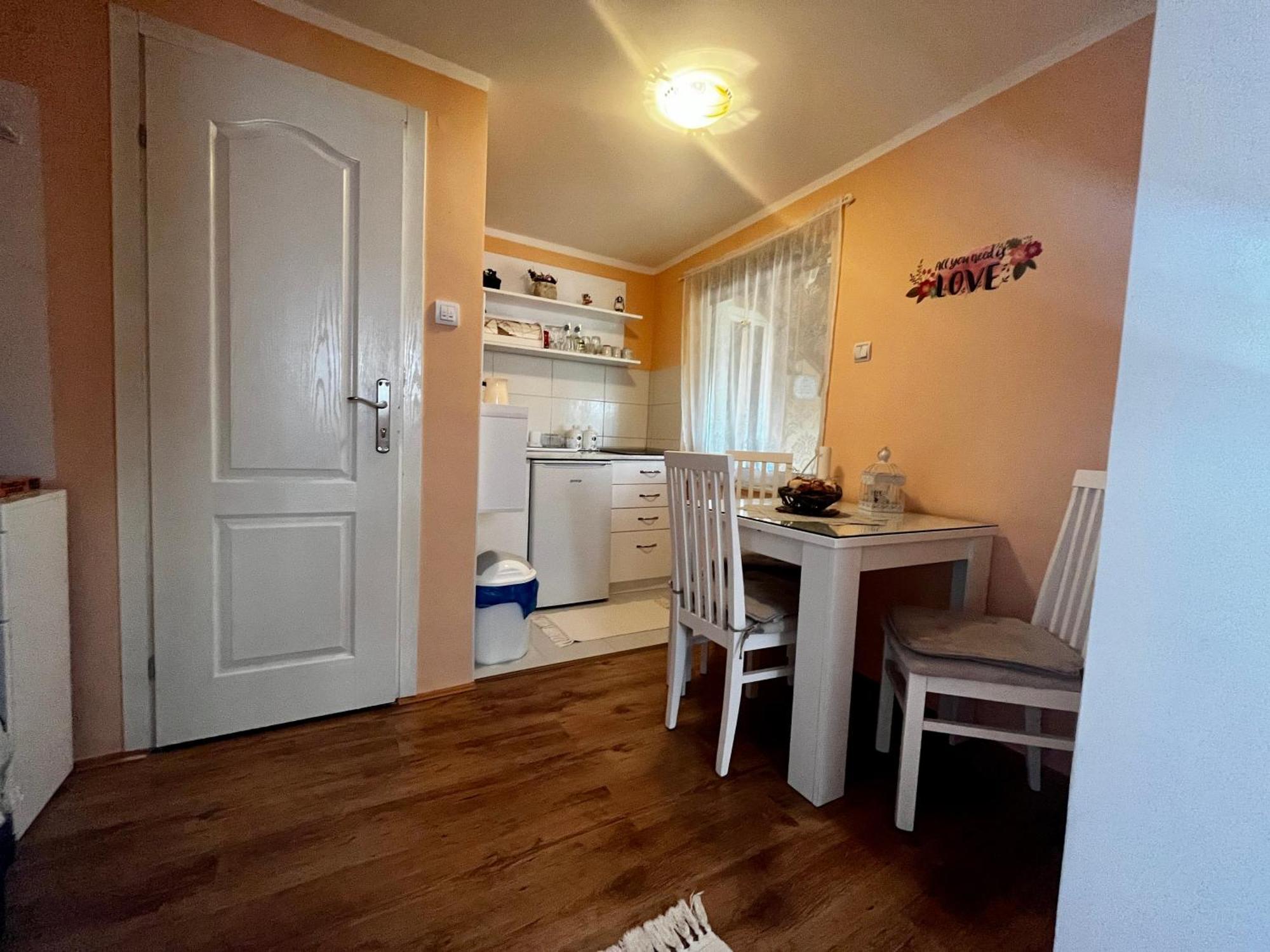 Apartman Simona Vrdnik Buitenkant foto
