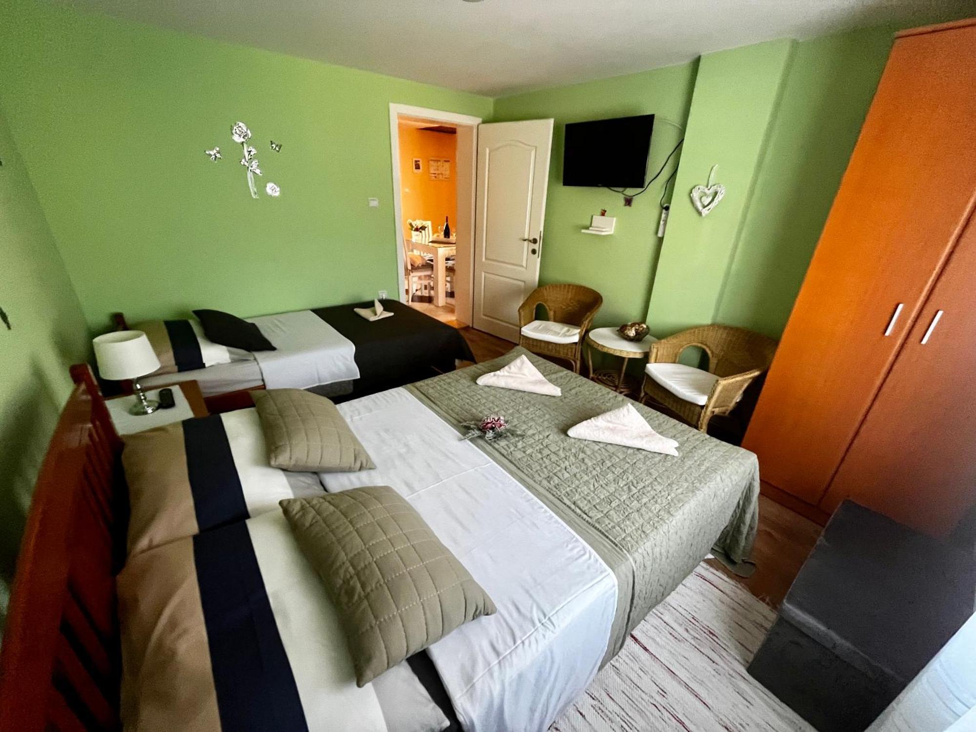 Apartman Simona Vrdnik Buitenkant foto