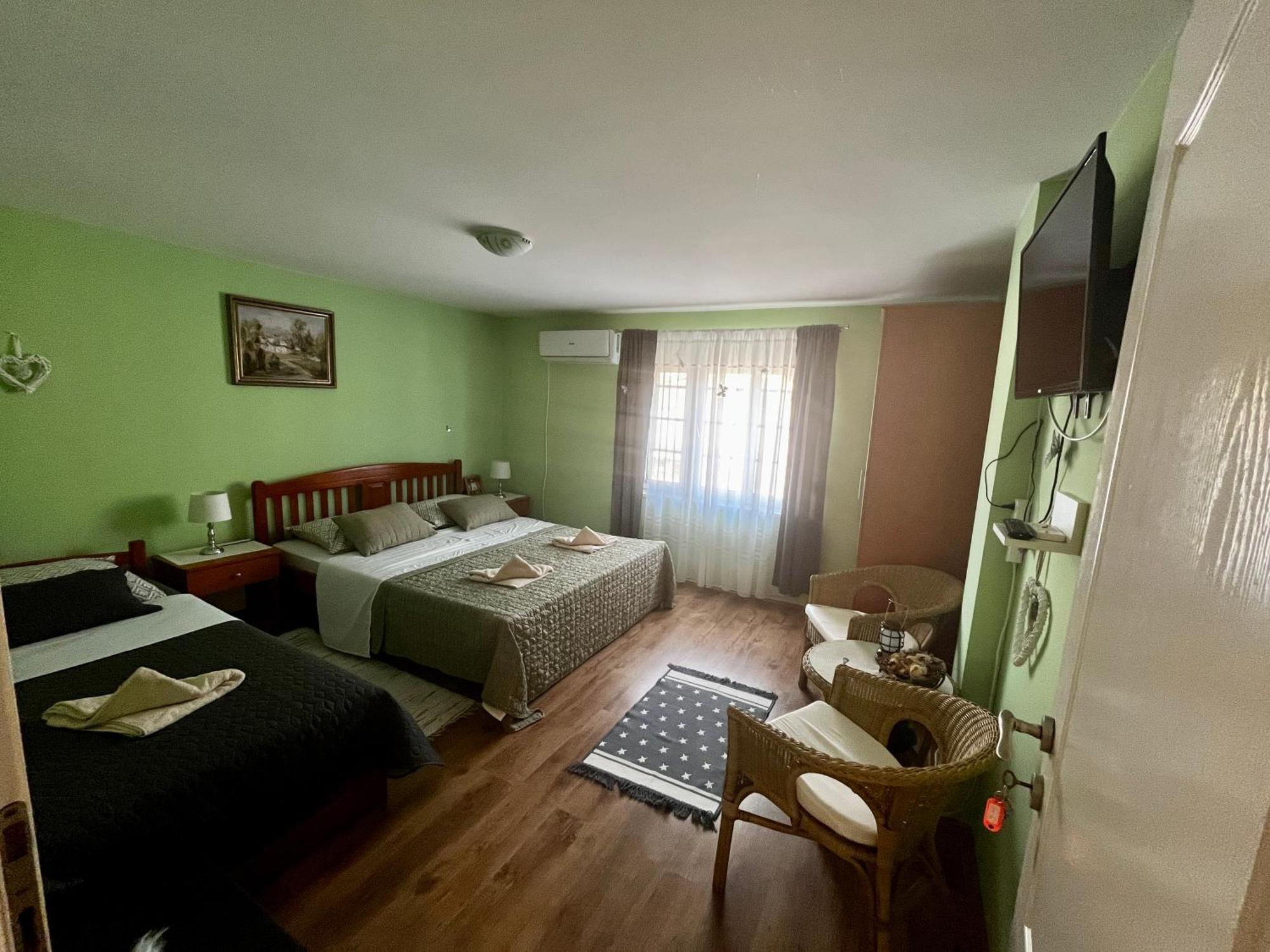 Apartman Simona Vrdnik Buitenkant foto