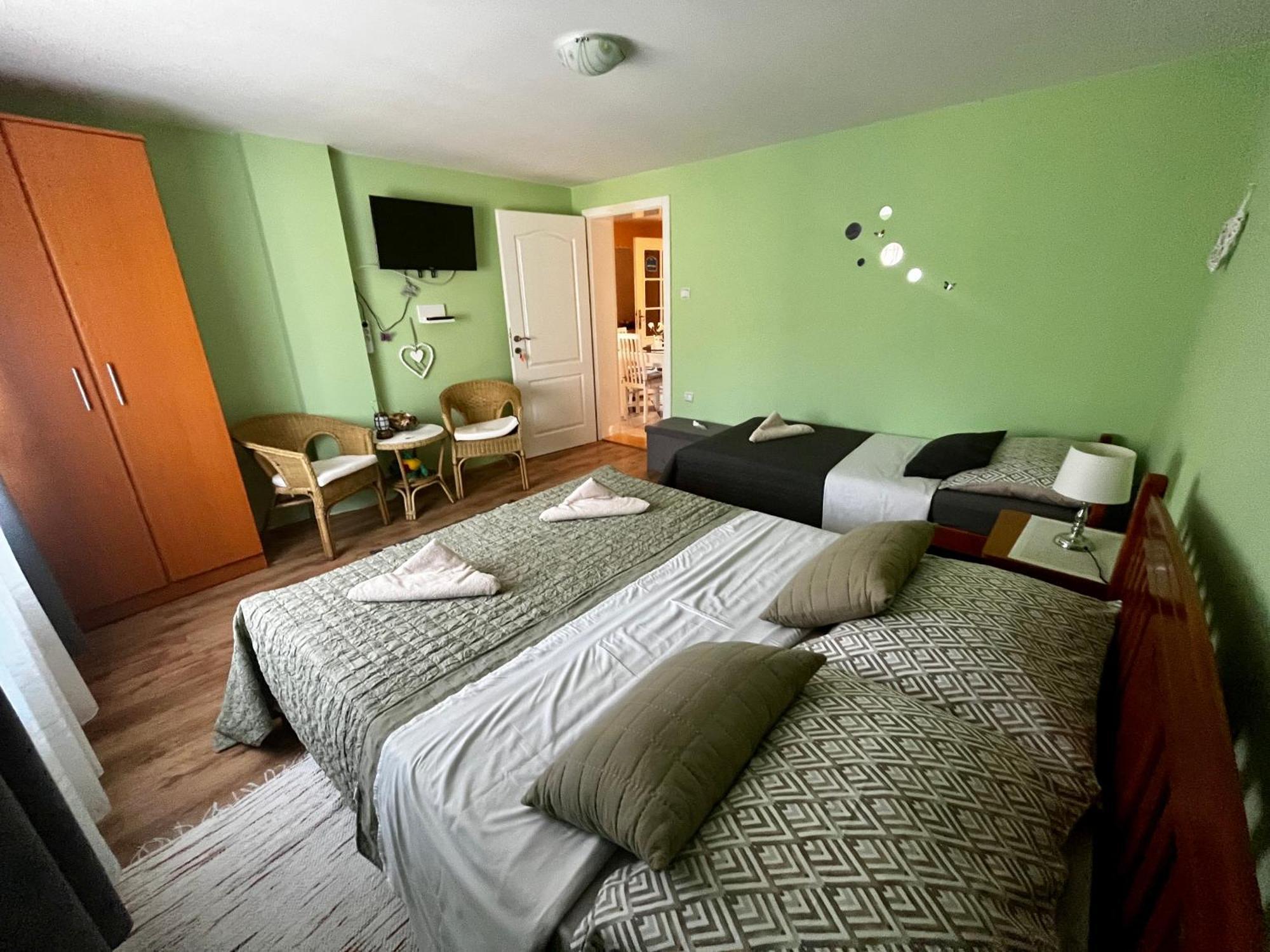 Apartman Simona Vrdnik Buitenkant foto