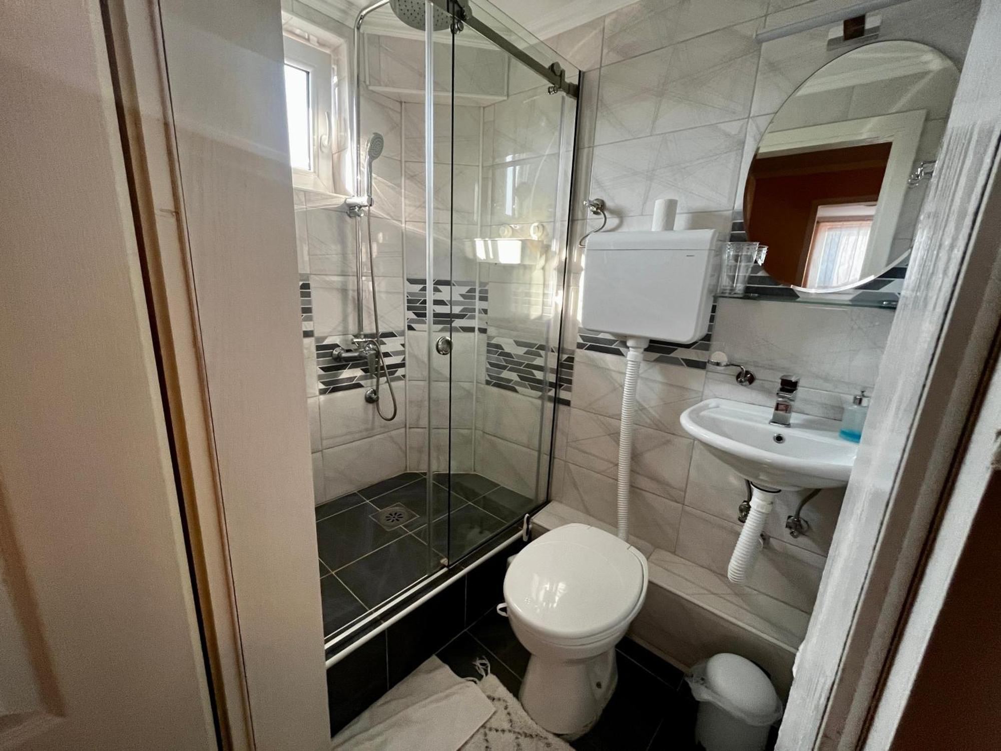 Apartman Simona Vrdnik Buitenkant foto